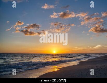 Sonnenuntergang über dem Golf von Mexiko von Sanibel Island Florida In den Vereinigten Staaten