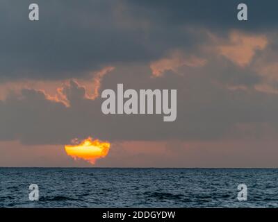 Sonnenuntergang über dem Golf von Mexiko von Sanibel Island Florida In den Vereinigten Staaten Stockfoto