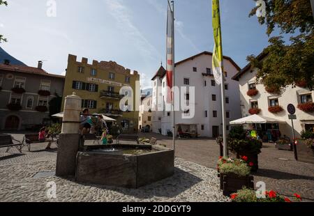 GLURNS, ITALIEN, 11. SEPTEMBER 2020 - Blick auf die Stadt Glurns, Provinz Bozen, Südtirol, Italien Stockfoto