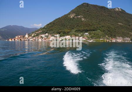 Blick auf Monte Isola, See Iseo, Provinz Brescia, Lombardei, Italien. Stockfoto