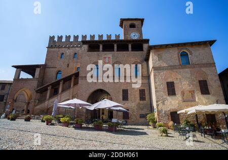 CASTELL 'ARQUATO, ITALIEN, 25. AUGUST 2020 - Podestà Palast in Castell'Arquato, Provinz Piacenza, Emilia Romagna, Italien. Stockfoto