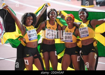 Natalliah Whyte, Shelly-Ann Fraser-Pryce, Jonielle Smith, Shericka Jackson (Jamaika). 4x100 Relais Goldmedaille. Leichtathletik-Weltmeisterschaften, Doha 2019 Stockfoto