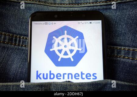 KONSKIE, POLEN - 21. Dezember 2019: Kubernetes-Logo auf Handy angezeigt Stockfoto