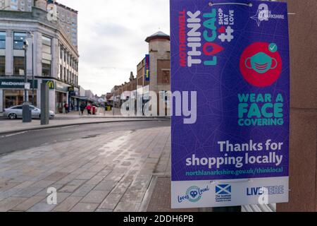 Motherwell, Schottland, Großbritannien. 25. November 2020. Motherwell Shopping Centre in North Lanarkshire, sehr ruhig während der schweren Stufe 4 Sperre durch die schottische Regierung auferlegt. Geschäfte, Bars, Restaurants und Geschäfte sind geschlossen. Ein Großteil der zentralen Regionen Schottlands steht unter der höchsten Sperrstufe. Kredit. Iain Masterton Stockfoto