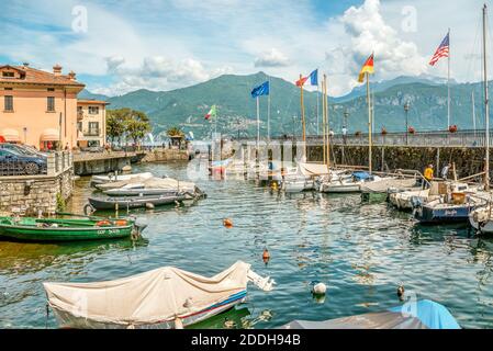 Hafen und Hafengebiet von Menaggio am Comer See, Lombardei, Italien Stockfoto