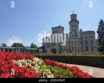 Sommer in Schloss Hluboka (Weißes Schloss) in der Tschechischen Republik. Stockfoto