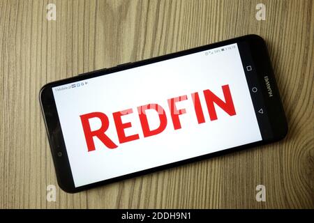 KONSKIE, POLEN - 21. Dezember 2019: Redfin Corp Logo auf dem Handy angezeigt Stockfoto