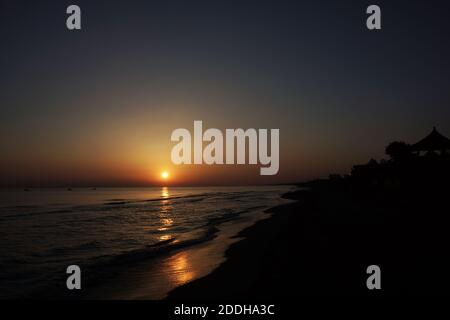 Eine schöne Aufnahme des Sonnenuntergangs am Sevan See Stockfoto