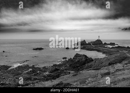 Stürmisches Wetter über La Corbiere Lighthouse, Jersey Stockfoto