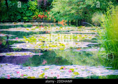Les Jardins de Monet à Giverny - Monets Garten - Haus und Seerosengärten des französischen Künstlers Claude Monet in Giverny, Frankreich Stockfoto