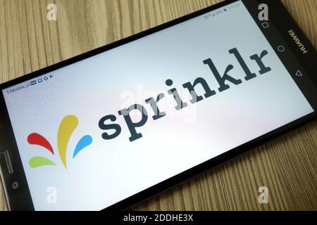 KONSKIE, POLEN - 21. Dezember 2019: Das Logo von Sprinklr Inc. Wird auf dem Mobiltelefon angezeigt Stockfoto