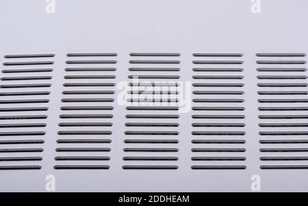 Silber perforierte Kunststoff-Textur mit Linien Stockfoto