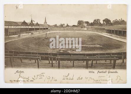 Postkarte, Aston Villa Football Grounds, 1904, heute bekannt als Villa Park, Aston, Birmingham. Aston Hall sichtbar in der Ferne, oben rechts., Sozialgeschichte, topographische Ansichten, Birmingham Geschichte, Postkarte, Sport, Fußball, Sozialgeschichte, Erholung & Freizeit Stockfoto