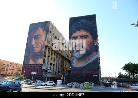 Neapel, Italien - 17. September 2019: Das Gesicht von Diego Armando Maradona an der Fassade eines Gebäudes im östlichen Teil der Stadt von Straßenkünstler Jorit Ciro Cerullo Stockfoto