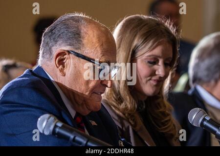 Gettysbugh, Usa. November 2020. Rudy Guliani, Präsident Trump Anwalt, hält Bemerkungen bei einer Anhörung des Staates Pennsylvania zu Wahlfragen, in Gettysburg, Pennsylvania am Mittwoch, 25. November 2020. Foto von Kevin Cedeno/UPI Kredit: UPI/Alamy Live Nachrichten Stockfoto