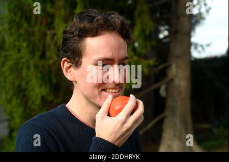 Naschen der gesunden way.organic Früchte Stockfoto