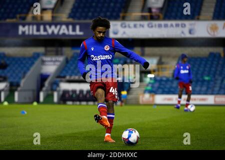 The Den, Bermondsey, London, Großbritannien. November 2020. English Championship Football, Millwall Football Club versus Reading; Jayden Owen von Reading pre match Credit: Action Plus Sports/Alamy Live News Stockfoto