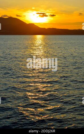 Sonnenuntergang über Korfu-Küste eine griechische Insel im Ionischen Meer Meer Stockfoto