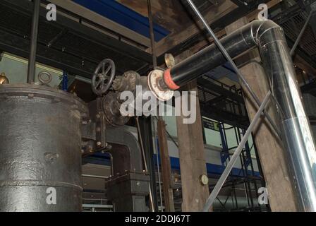 Old Smethwick Canal Pumping Engine, 1779 Hersteller: Matthew Boulton & James Watt, die Smethwick Engine wurde in der Nähe von Birmingham installiert und wurde im Mai 1779 in Betrieb genommen. Birmingham Science Museum, es ist die älteste funktionierende Dampfmaschine der Welt. Ursprünglich war es eine von zwei Dampfmaschinen verwendet, um Wasser zurück auf die 491 Fuß (150 m) Gipfel Ebene der BCN Old Main Line (Birmingham Canal) Kanal in Smethwick, nicht weit von der Soho Foundry, wo es hergestellt wurde Pumpen., Wissenschaft und Industrie, Hersteller, Motor, Birmingham Geschichte Stockfoto