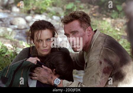 FRANCESCA NERI, ARNOLD SCHWARZENEGGER, 'Collateral Damage' (2002) Bildnachweis: Warner Bros. / The Hollywood Archive / Aktenzeichen # 34078-0122FSTHA Stockfoto