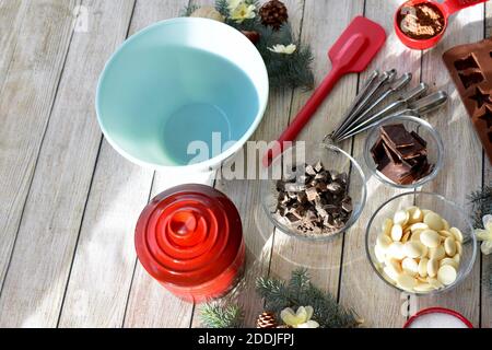 Festliche Urlaub Schokolade Herstellung von Vorräten und Zutaten zu Gourmet machen Leckereien und Geschenke für Familie und Freunde zur Weihnachtszeit Stockfoto