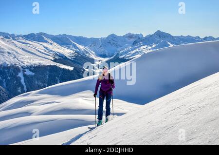 Skitour in den schweizer Bergen, Davos Klosters Stockfoto