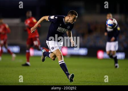 The Den, Bermondsey, London, Großbritannien. November 2020. English Championship Football, Millwall Football Club versus Reading; Murray Wallace of Millwall Credit: Action Plus Sports/Alamy Live News Stockfoto