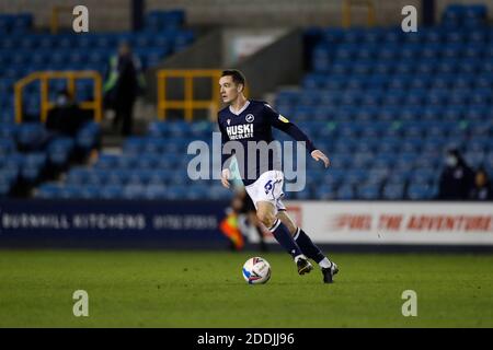 The Den, Bermondsey, London, Großbritannien. November 2020. English Championship Football, Millwall Football Club versus Reading; Shaun Williams of Millwall Credit: Action Plus Sports/Alamy Live News Stockfoto