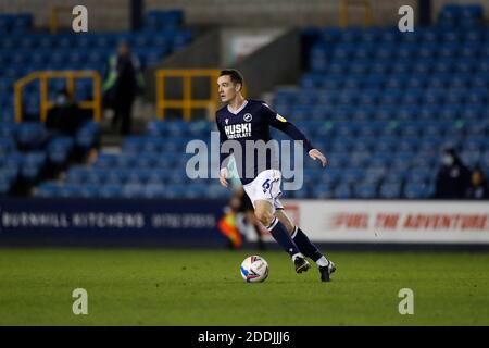 The Den, Bermondsey, London, Großbritannien. November 2020. English Championship Football, Millwall Football Club versus Reading; Shaun Williams of Millwall Credit: Action Plus Sports/Alamy Live News Stockfoto