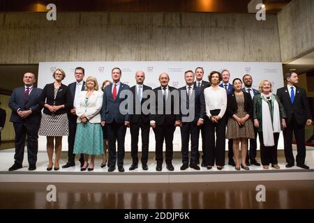 Generaldirektor für internationale Zusammenarbeit und Entwicklung der EU, Stefano Manservisi, Bundesministerin für Bildung und Forschung Anja Karliczek, Ministerin für Afrika des Commonwealth Office Harriette Baldwin, USAID-Administrator Mark Green, französischer Bildungsminister Jean-Michel Blanquer, EU-Jugendminister Jean-Baptiste Lemoyne, französischer Außenminister Jean-Yves Le Drian, Die Generaldirektorin der UNESCO, Audrey Azoulay, die kanadische Ministerin für Gleichstellung und Frauenrechte, Maryam Monsef, die italienische Vizeministerin für auswärtige Angelegenheiten, Emanuela Claudia del Re, und die japanische Bildungsministerin Masahik Stockfoto