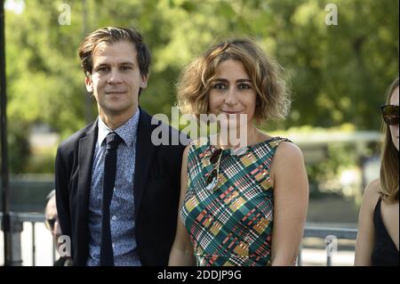 Der französische Bürgermeister Gaspard Gantzer (L) und die französische Journalistin Isabelle Saporta (R) nehmen an einer Zeremonie anlässlich des 75. Jahrestages der Befreiung von Paris durch die französische 2. Panzerdivision während des Zweiten Weltkriegs von der Nazi-Besatzung in Paris, Frankreich, am 25. August 2019 Teil. Foto von Eliot Blondt/ABACAPRESS.COM Stockfoto