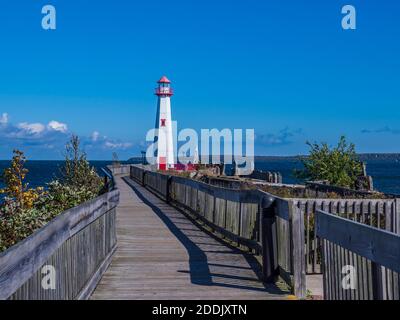 Wawatam Lighthouse am Ende des Huron Park Boardwalk, St. Ignace, Upper Peninsula, Michigan. Stockfoto