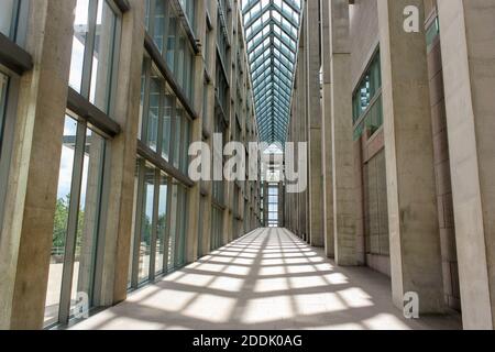 Der lange Hauptgang innerhalb der National Gallery of Canada, Ottawa, Kanada Stockfoto