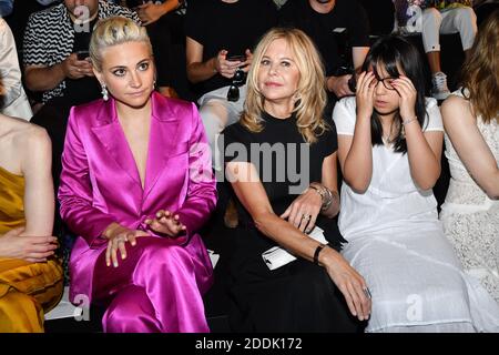 Pixie Lott, Meg Ryan und ihre Tochter Daisy True Ryan besuchen die Schiaparelli Haute Couture Herbst/Winter 2019 2020 Show im Rahmen der Paris Fashion Week am 01. Juli 2019 in Paris, Frankreich. Foto von Laurent Zabulon / ABACAPRESS.COM Stockfoto