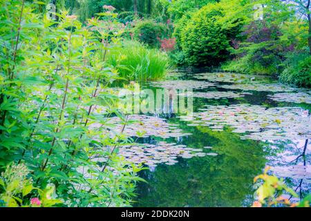 Les Jardins de Monet à Giverny - Monets Garten - Haus und Seerosengärten des französischen Künstlers Claude Monet in Giverny, Frankreich Stockfoto
