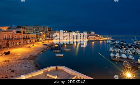 Alter Hafen Von Bisceglie Bei Nacht Apulien Apulien Italien Stockfoto