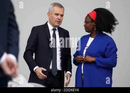 François de Rugy, ministre de la Transition Ecologique et solidaire, Sibeth NDiaye, secrétaire d'État auprès du Premier ministre et Porte-parole du gouvernement, lors du 139ème défilé militaire du 14 juillet sur les Champs-Elysées, jour de la Fête Nationale. Paris, den 14. Juli 2019. Foto Stephane Lemouton/Pool/ABACAPRESS.COM Stockfoto