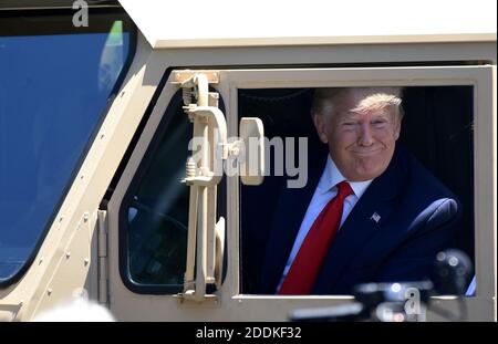 US-Präsident Donald Trump sitzt in einem THAAD-Raketenwerfer von Lockheed Martin während der 3. Jährlichen Produktpräsentation „Made in America“ auf dem South Lawn im Weißen Haus in Washington, DC, am 15. Juli. 2019. Foto von Olivier Douliery/ABACAPRESS.COM Stockfoto