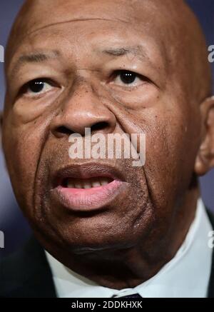 Datei Foto - Vertreter Elijah Cummings (Demokrat von Maryland) macht am Donnerstag, den 10. Januar 2019, auf einer Pressekonferenz im US-Kapitol in Washington, DC, USA, Bemerkungen. Präsident Donald Trump griff am Samstag einen anderen prominenten afroamerikanischen Gesetzgeber an und twittert, dass sein Distrikt in Baltimore ein "zerfallenes, von Ratten und Nagetieren befallenes Chaos" sei. Trumps morgendliche Tirade gegen den demokratischen Rep. Elijah Cummings, Vorsitzender des Aufsichtsausschusses des Repräsentantenhauses, ist der letzte verbale Angriff auf ein Minderheitsmitglied des Kongresses, das den Präsidenten häufig kritisiert. Foto von Ron Sachs/CNP/ABACAPRESS Stockfoto