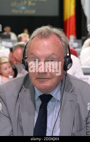 Datei Bilder von Yves Bonnet gesehen auf der Jahrestagung des iranischen Widerstands in Villepinte, nördlich von Paris, Frankreich, am 27. Juni 2014. Der 9. August ist 37. Jahrestag des Restaurantangriffs von Jo Goldenberg in der Rue des Rosiers 7 im Pariser Marais-Viertel. Yves Bonnet, ehemaliger Chef der Geheimdienste, hat nach dem Angriff einen Geheimvertrag zwischen französischen Geheimdiensten (DST) und Mitgliedern der Abu Nidal-Gruppe aufgedeckt. Foto von Ammar Abd Rabbo/ABACAPRESS.COM Stockfoto