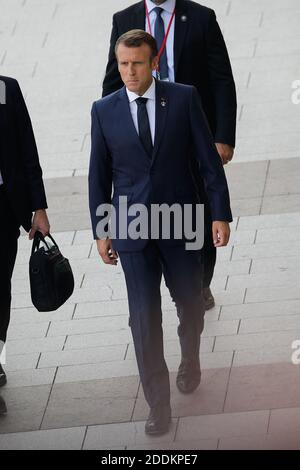 Der französische Präsident Emmanuel Macron bei einem Spaziergang in Biarritz, Frankreich, 26. August 2019 während des 3. Tages des G7-Gipfels. Foto von Thibaud Moritz/ABACAPRESS.COM Stockfoto