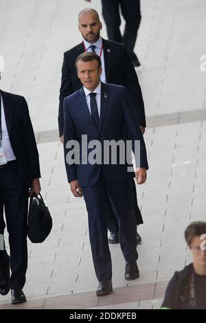 Der französische Präsident Emmanuel Macron bei einem Spaziergang in Biarritz, Frankreich, 26. August 2019 während des 3. Tages des G7-Gipfels. Foto von Thibaud Moritz/ABACAPRESS.COM Stockfoto