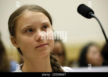 Die schwedische Klimaaktivistin Greta Thunberg bezeugte am 18. September 2019 bei einer Anhörung des Kongresses zum Thema "Voices leading the Next Generation on the Global Climate Crisis" auf dem Capitol Hill in Washington. Während Thunberg in Washington ist, werden Streikende auch vor dem Weißen Haus und dem Kongress demonstrieren, mit Kongressmitgliedern zusammentreffen und über laufende Bundesstreitigkeiten sprechen, die die Vereinigten Staaten zur Bewältigung der Klimakrise zwingen würden. Foto von Yuri Gripas/ABACAPRESS.COM Stockfoto