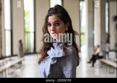 Die französische Schauspielerin Claire Chust posiert vor dem Laufsteg während der Dawei Womenswear Frühjahr/Sommer 2020 Show im Rahmen der Paris Fashion Week in Paris, am 24. September 2019. Foto von Julie Sebadelha/ABACAPRESS.COM Stockfoto