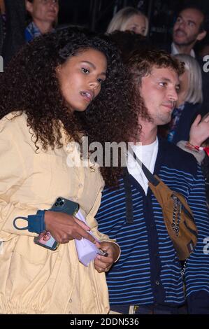 Tina Kunakey und Niels Schneider waren am 24. September 2019 auf der Etam Winter 2019/Sommer 2020 im Rahmen der Paris Fashion Week in Paris, Frankreich, vertreten. Foto von Aurore Marechal/ABACAPRESS.COM Stockfoto