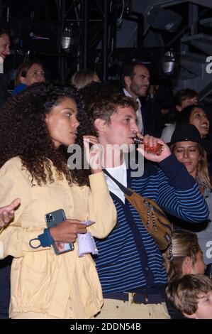 Tina Kunakey und Niels Schneider waren am 24. September 2019 auf der Etam Winter 2019/Sommer 2020 im Rahmen der Paris Fashion Week in Paris, Frankreich, vertreten. Foto von Aurore Marechal/ABACAPRESS.COM Stockfoto