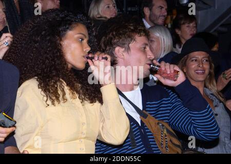 Tina Kunakey und Niels Schneider waren am 24. September 2019 auf der Etam Winter 2019/Sommer 2020 im Rahmen der Paris Fashion Week in Paris, Frankreich, vertreten. Foto von Aurore Marechal/ABACAPRESS.COM Stockfoto