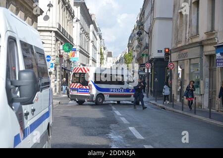 Allgemeine Atmosphäre außerhalb von Jacques Chiracs Wohnhaus, Minuten nach seinem Tod wurde in Paris, Frankreich am 26. September 2019. Präsident Jacques Chirac starb heute Morgen umgeben von seiner Familie. Chirac hatte zwei Amtszeiten als französischer Präsident und nahm sein Land in die einheitliche europäische Währung auf. Foto von Julien Reynaud/APS-Medias/ABACAPRESS.COM Stockfoto