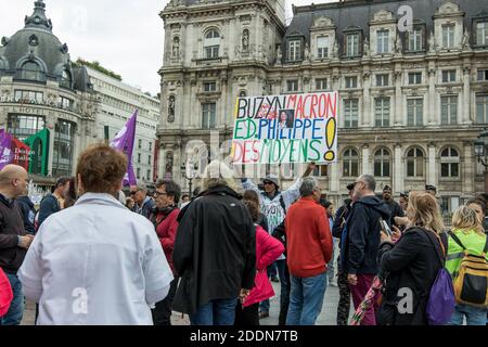 Ärzte, Krankenschwestern und Cargivers versammeln sich in Paris vor dem Hotel de Ville, außerhalb des Hauptquartiers der Assistance publique und Hôpitaux de Paris oder AP-HP, öffentliches Krankenhaussystem von Paris, um die Arbeitsbedingungen in den französischen Notdiensten zu verbessern, am 26. September 2019. Das Notkrankenhauspersonal in Frankreich streikt weiter, fast die Hälfte der Leistungen ist fünf Monate in der Bewegung betroffen. Foto von Barrault David/Avenir Pictures/ABACAPRESS.COM Stockfoto