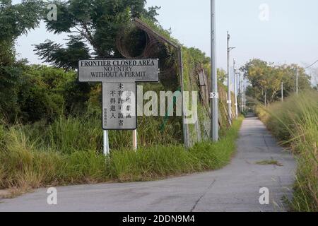 Grenzschutzzaun, Mai Po Marshes Nature Reserve, New Territories, Hongkong 12 Oct 2020 Stockfoto